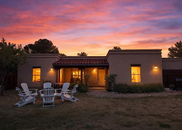Holiday home Vino & Vibes | 3br | Hot Tub + Views + Game *