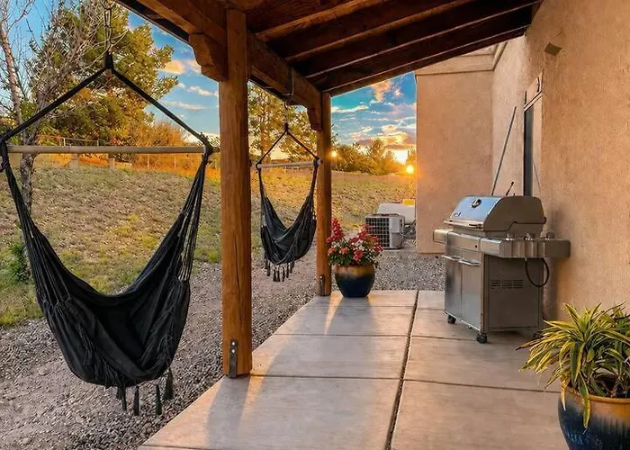 Holiday home Vino & Vibes | 3br | Hot Tub + Views + Game