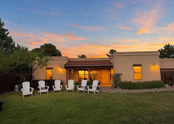 Vino & Vibes | 3br | Hot Tub + Views + Game Holiday home