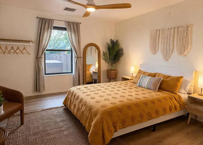 Holiday home Vino & Vibes | 3br | Hot Tub + Views + Game Sonoita