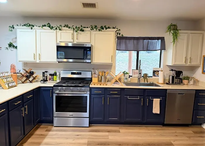 Vino & Vibes | 3br | Hot Tub + Views + Game