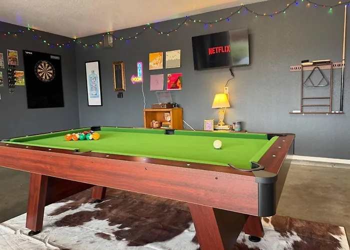 Vino & Vibes | 3br | Hot Tub + Views + Game