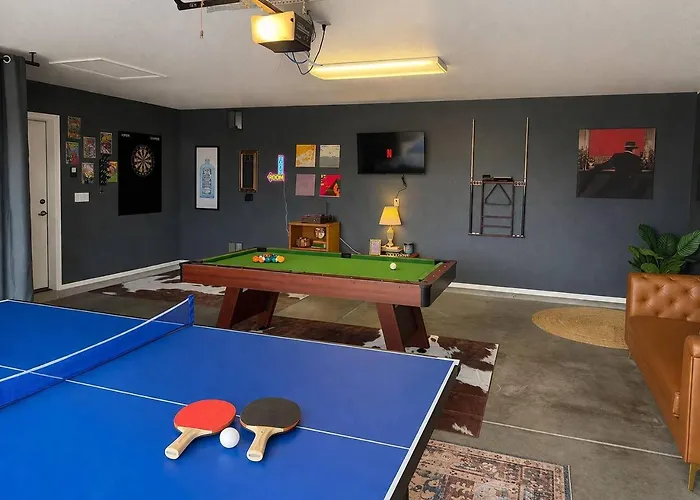 Vino & Vibes | 3br | Hot Tub + Views + Game Holiday home *