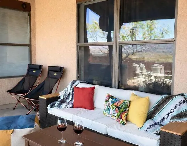 Holiday home Vino & Vibes | 3br | Hot Tub + Views + Game