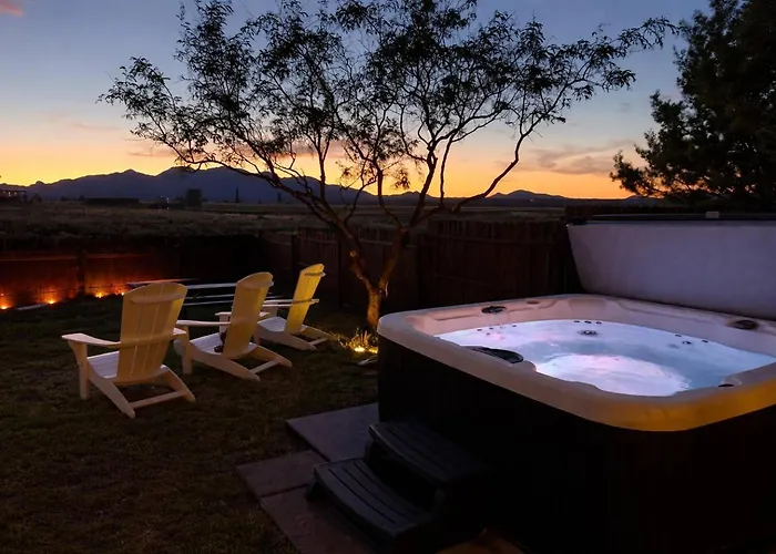 Holiday home Vino & Vibes | 3br | Hot Tub + Views + Game *